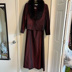 Elegant Burgundy Dress and Jacket Set with Fox Fur Collar